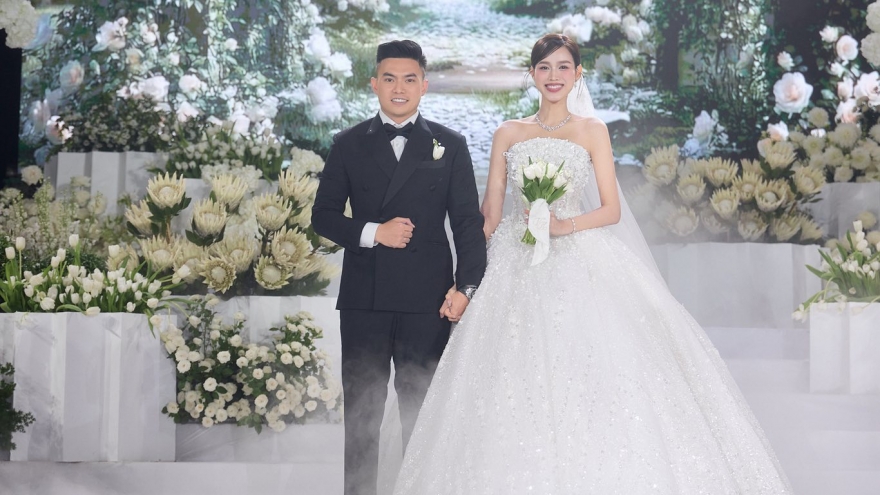 Hoa hậu Đỗ Thị Hà sánh đôi cùng chồng thiếu gia tại lễ cưới lộng lẫy
