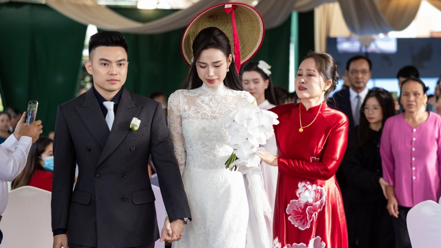 Bố chồng Hoa hậu Đỗ Thị Hà nhắn nhủ hai con đầy xúc động