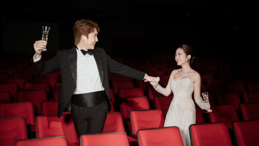 Sao Việt 27/10: Đình Tú - Ngọc Huyền chụp ảnh cưới ở Nhà hát Kịch Hà Nội