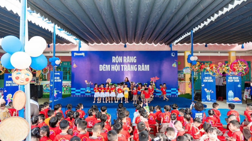 Vinamilk đồng hành mang tết trung thu đến hơn 10.000 trẻ em trên cả nước