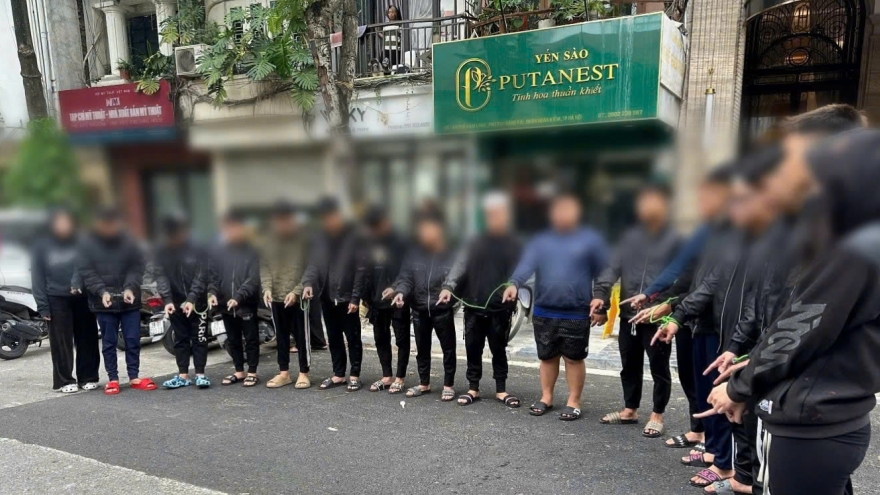 12 đối tượng hỗn chiến trên phố Hàm Long, Hà Nội