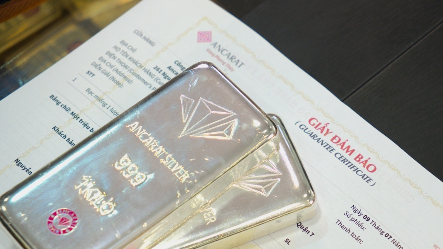 Giá bạc hôm nay 30/10: Giá bạc thỏi Ancarat niêm yết ở mức 48,96 triệu đồng/kg