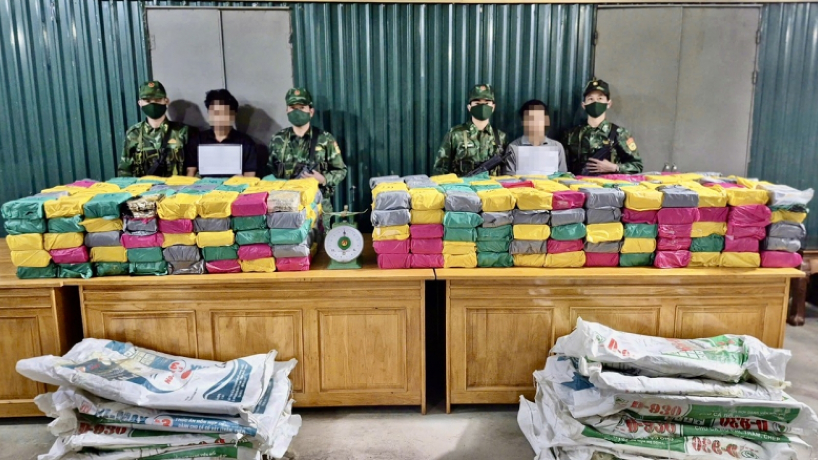 Border guards bust large drug trafficking case from Laos into Vietnam