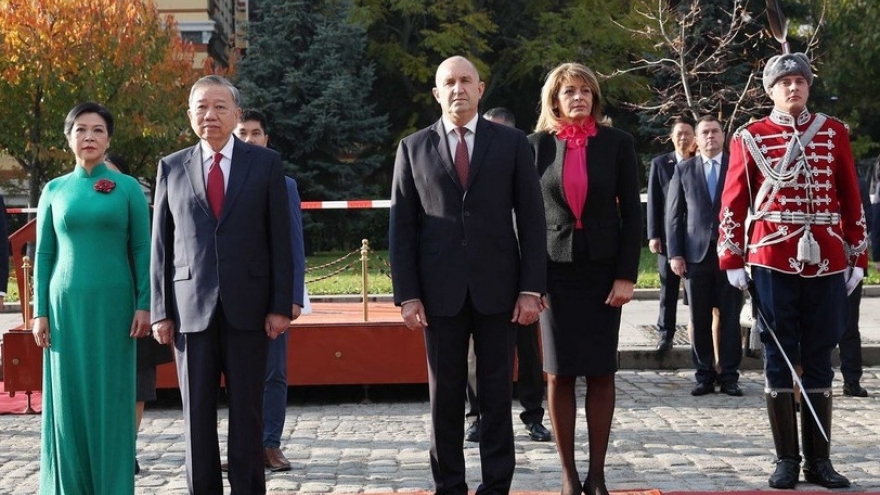 Bulgaria holds official welcome ceremony for Vietnamese Party leader
