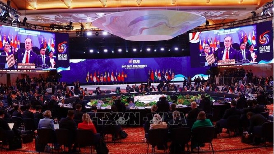 PM Chinh calls for EAS to lead cooperation in promoting new growth drivers