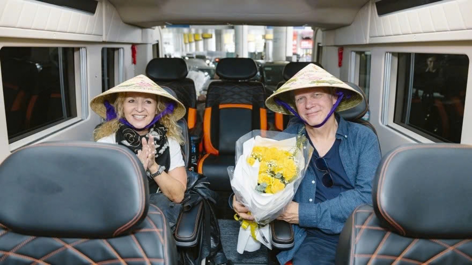 Secret Garden artists arrive in Hanoi for 30th anniversary world tour