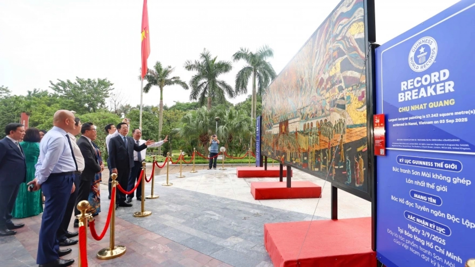 Guinness World Records honours world's largest lacquer painting in Hanoi