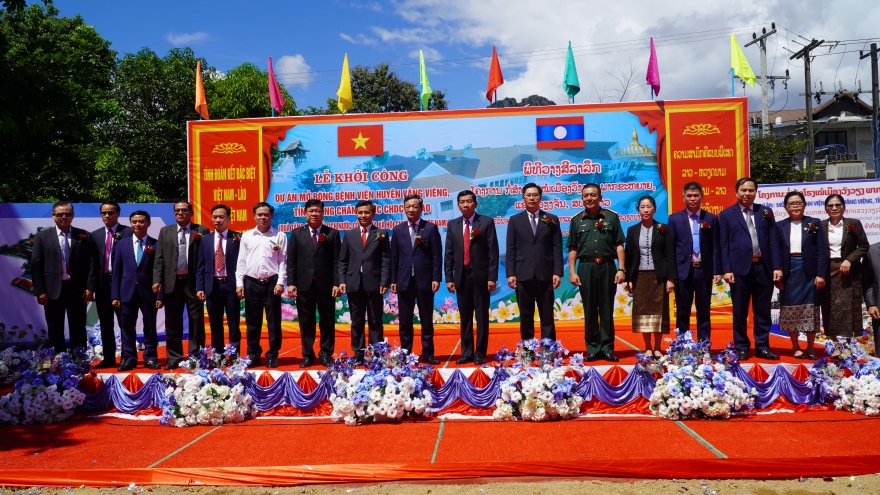 Việt Nam giúp Lào nâng cấp và mở rộng bệnh viện huyện Vangvieng