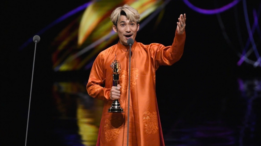 Vietnamese actor grabs Asian headlines after winning Golden Bell Award