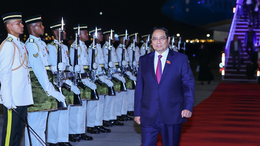 Vietnamese PM arrives in Kuala Lumpur for 47th ASEAN Summit