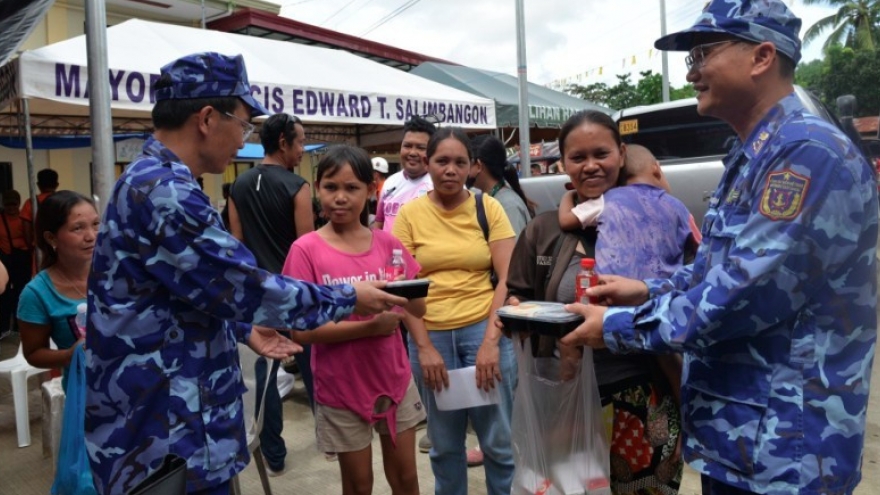 Vietnam Coast Guard assists Philippines in post-disaster relief efforts