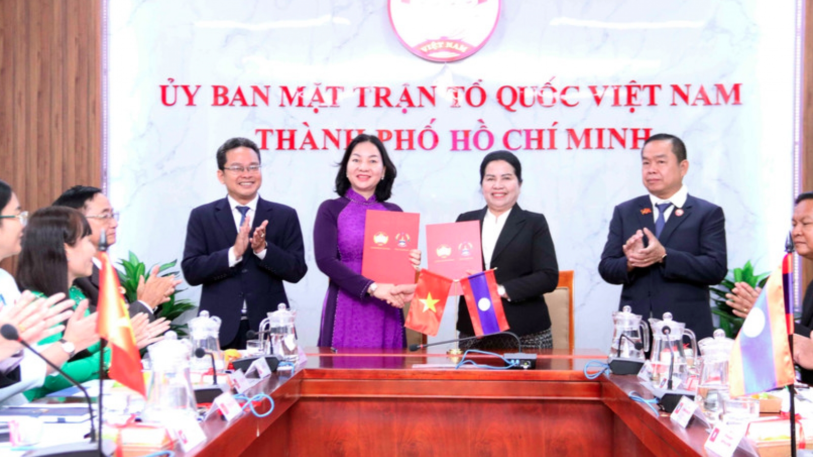 HCM City, Lao localities reinforce collaboration in front work