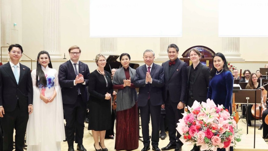 Party General Secretary attends special concert in Finland