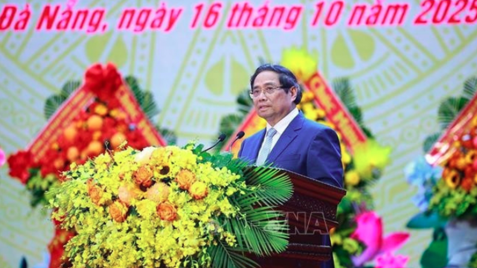 PM urges Military Region 5 to continue writing history of heroic Vietnamese Army