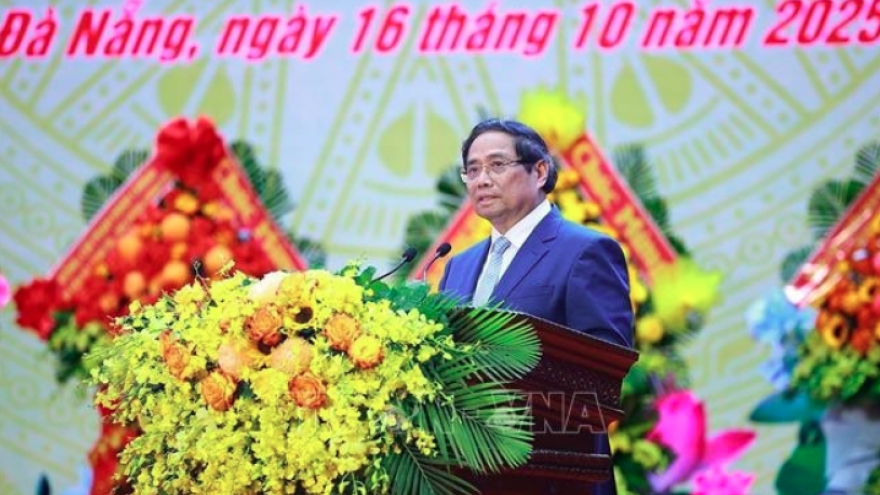 PM urges Military Region 5 to continue writing history of heroic Vietnamese Army