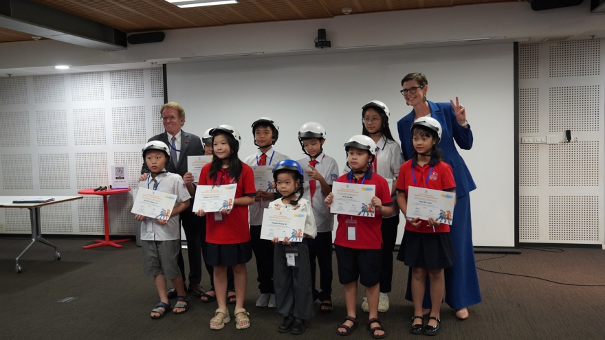 Tăng cường an toàn giao thông cho trẻ em thông qua Dự án Việt Nam 2000