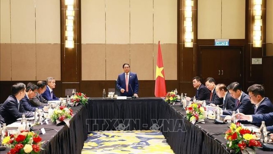 PM works with Vietnamese ambassadors to ASEAN countries