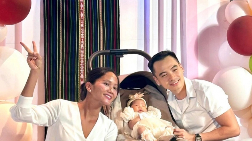 Sao Việt 20/10: H’Hen Niê làm điều đặc biệt trong tiệc đầy tháng con gái