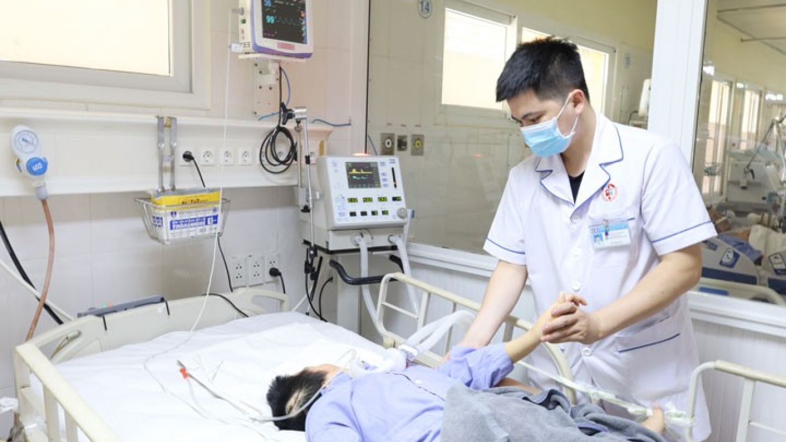 "Người mẹ thứ hai" khoác blouse trắng hơn 10 năm chăm sóc bệnh nhi bại não