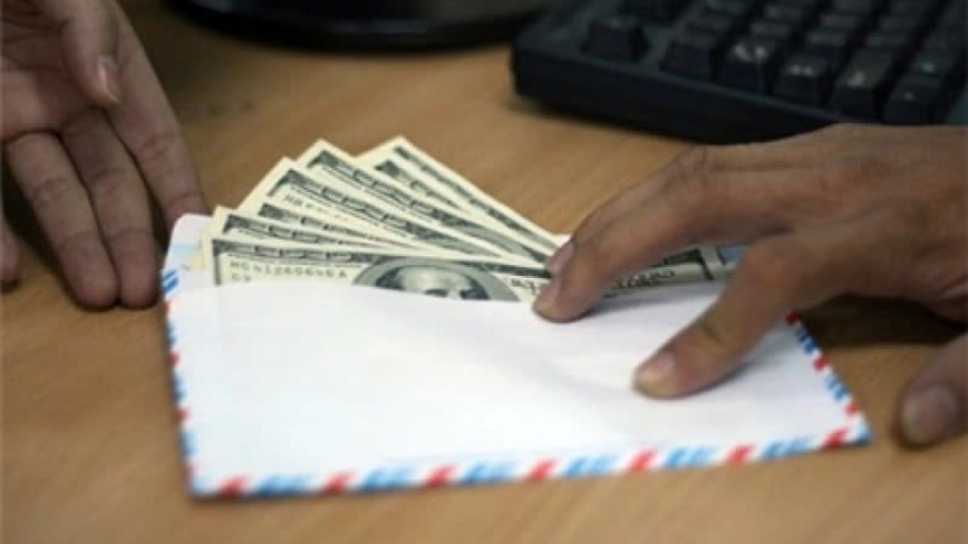 Xét xử 2 cựu kiểm sát viên trong vụ "chạy án" hàng tỷ đồng