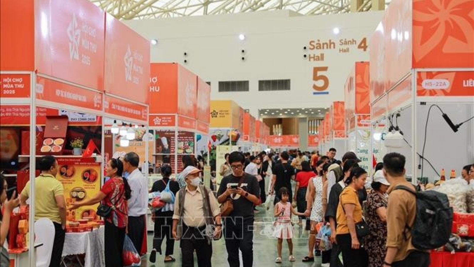 Autumn Fair 2025: Massive discounts spark shopping frenzy