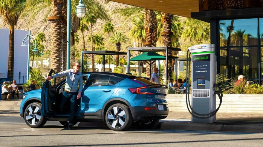 Mỹ cắt giảm hơn 700 triệu USD tài trợ pin, gây lo ngại cho tương lai xe điện