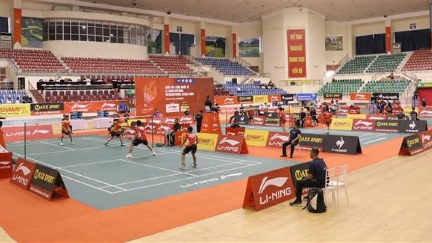 Nearly 300 athletes join Ninh Binh int’l badminton tournament