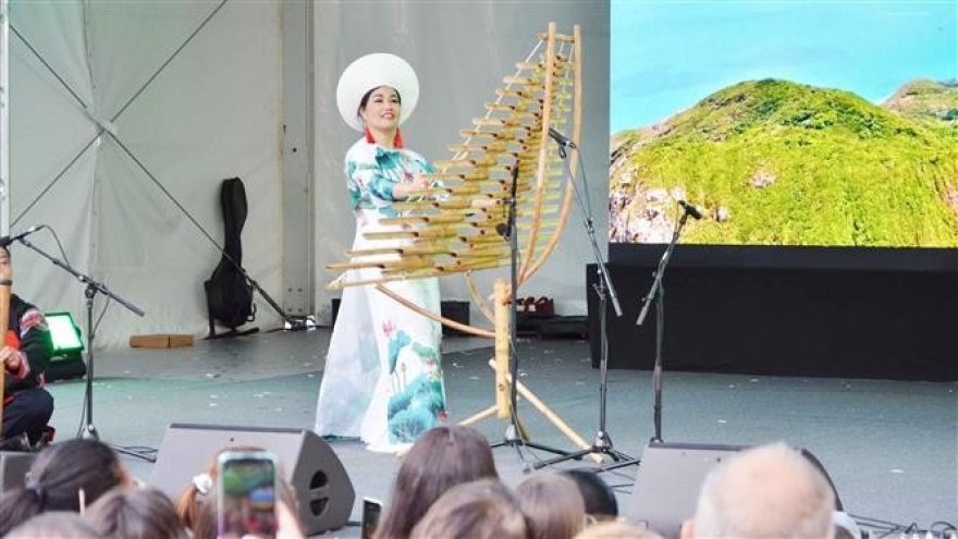Vietnam adds cultural colours to Korean Expo in Paris