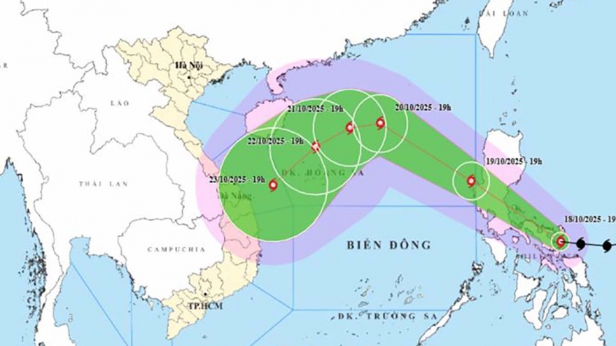 Bão Fengshen di chuyển gần Biển Đông, cảnh báo gió giật cấp 13, sóng cao 2,5–5m