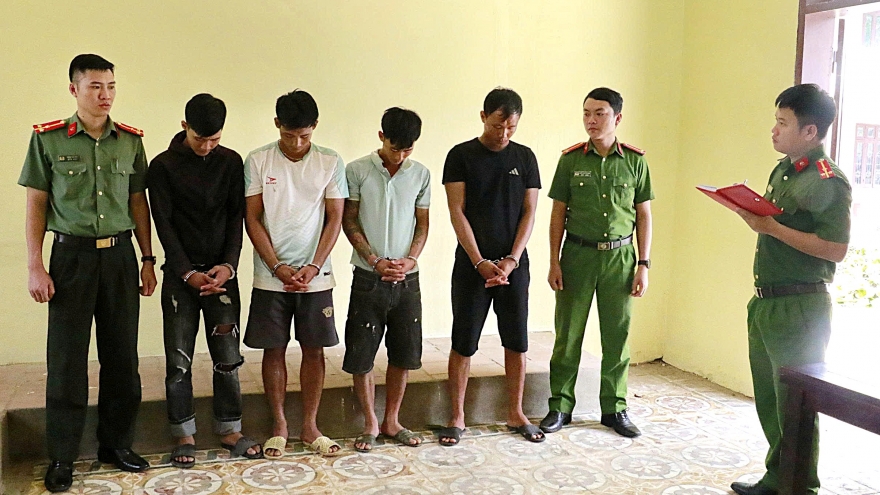 Bắt 4 đối tượng lợi dụng người dân chạy lũ để trộm cắp tài sản tại Nghệ An