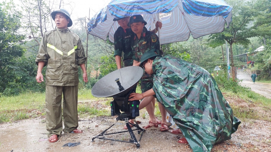 Bộ đội Thông tin 575 vượt mưa lũ, khôi phục liên lạc ở Trà My, Đà Nẵng