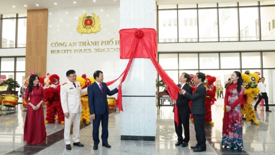 Bộ trưởng Bộ Công an Lương Tam Quang dự lễ gắn biển trụ sở mới Công an TP Huế