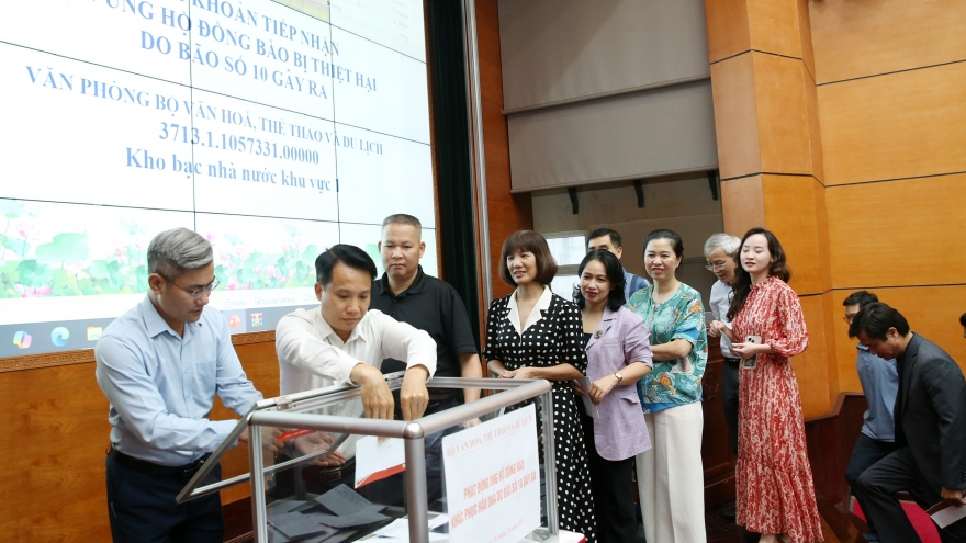 Quyên góp gần 4,3 tỉ đồng ủng hộ đồng bào bị thiệt hại do bão lũ