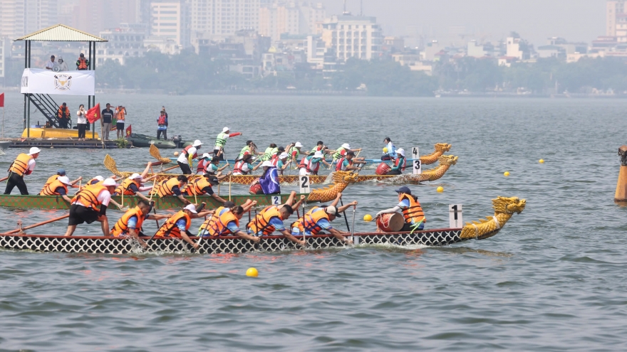 Hơn 400 vận động viên tranh tài Giải bơi chải Thuyền rồng - Ván SUP Hà Nội 2025