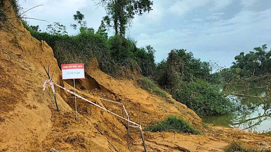 Phát hiện quả bom 200 kg ở bờ sông Ngàn Sâu, Hà Tĩnh