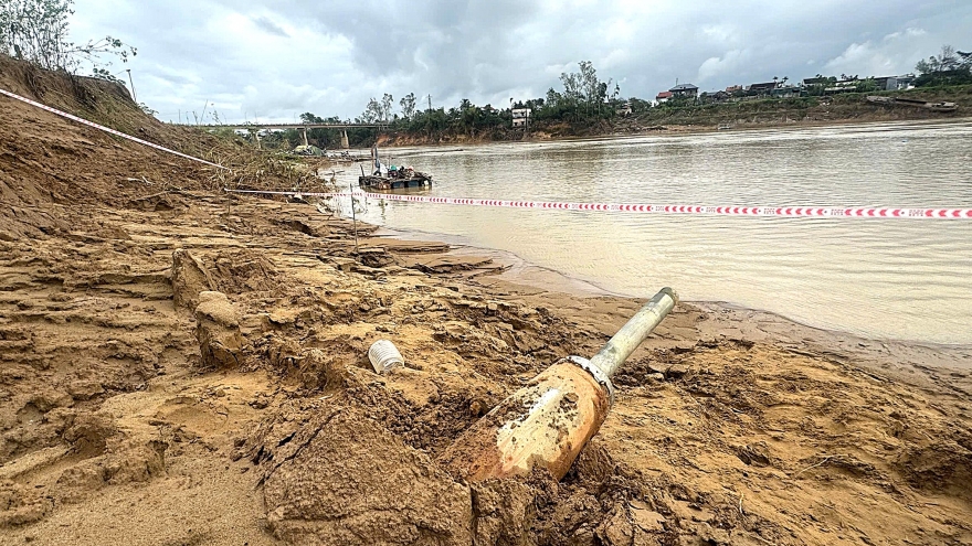 Phát hiện quả bom chưa nổ gần cầu ở Nghệ An