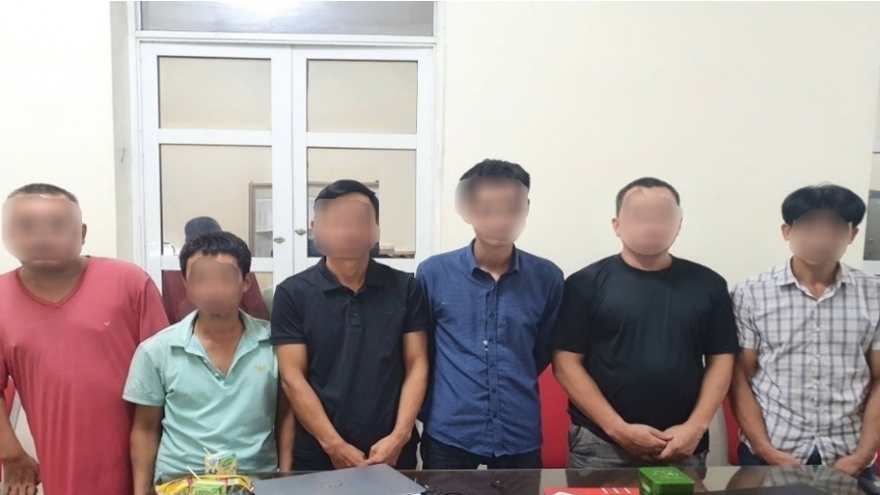 Đột kích ổ xóc đĩa, công an Hà Nội bắt 6 đối tượng cùng tang vật