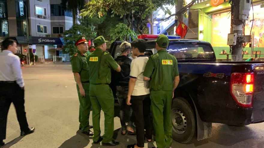 Cảnh sát 113 Hà Nội bắt nhóm thanh thiếu niên mang hung khí náo loạn đường phố