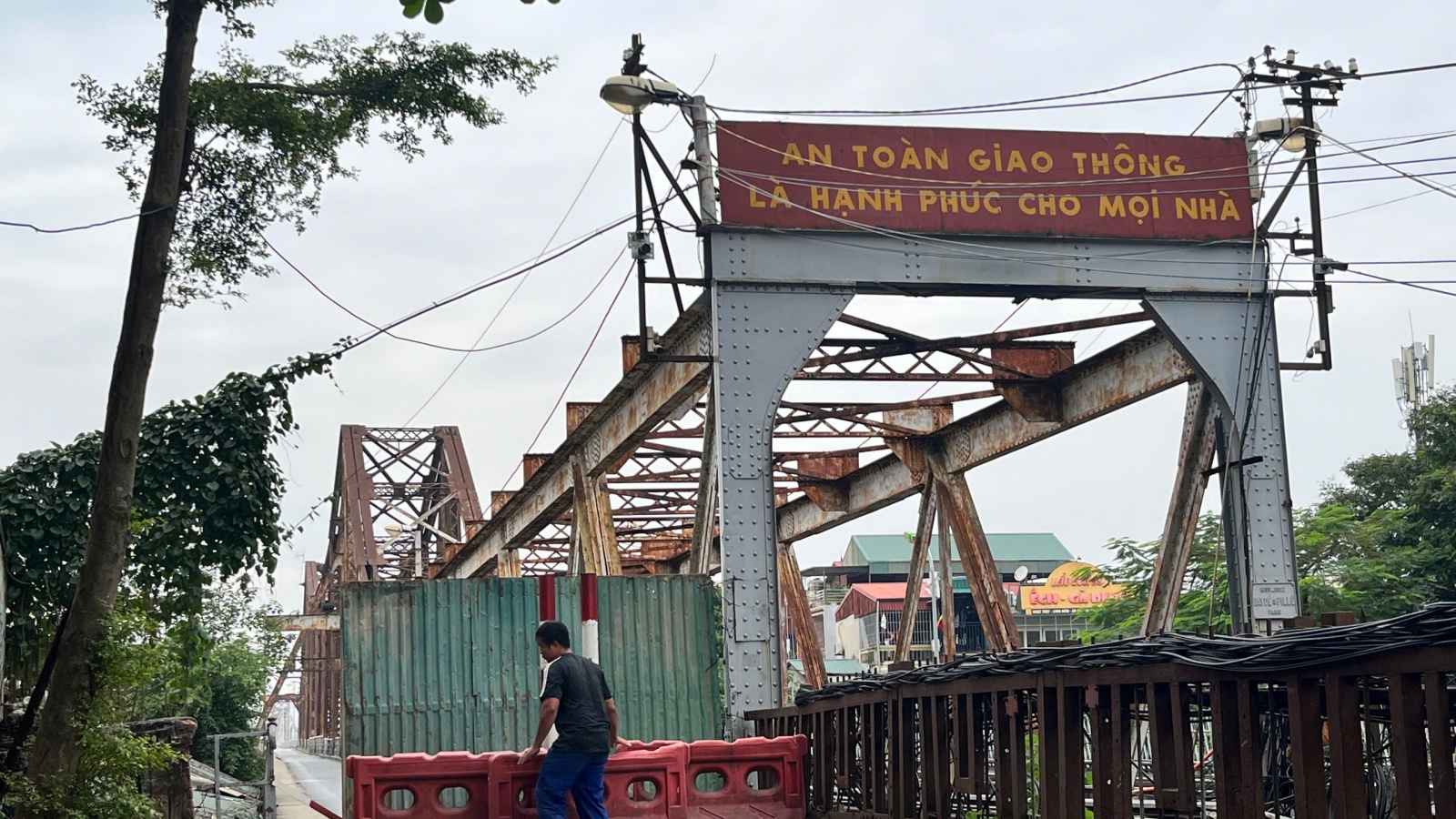 Hà Nội dừng lưu thông qua cầu Long Biên 60 ngày để sửa chữa khẩn cấp