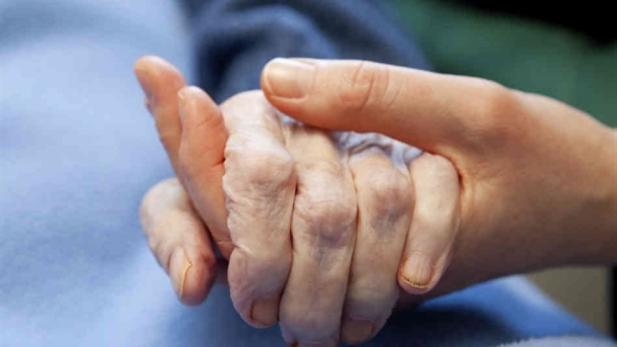 Tôi nặng gánh mẹ già, em bệnh tật, vợ con thì "tan đàn, xẻ nghé"