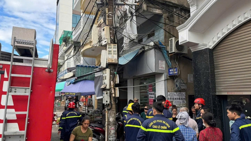 Cứu cụ ông 70 tuổi mắc kẹt trong đám cháy tại Hải Phòng