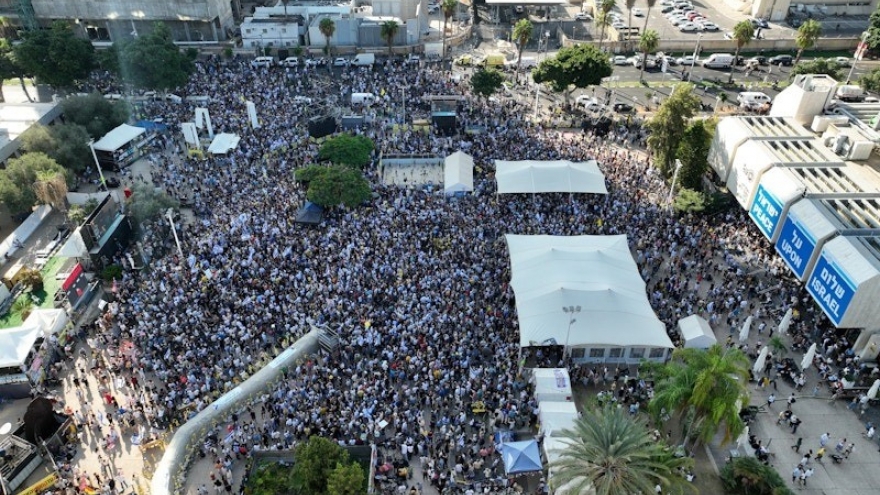 Israel trả tự do cho gần 2.000 tù nhân Palestine