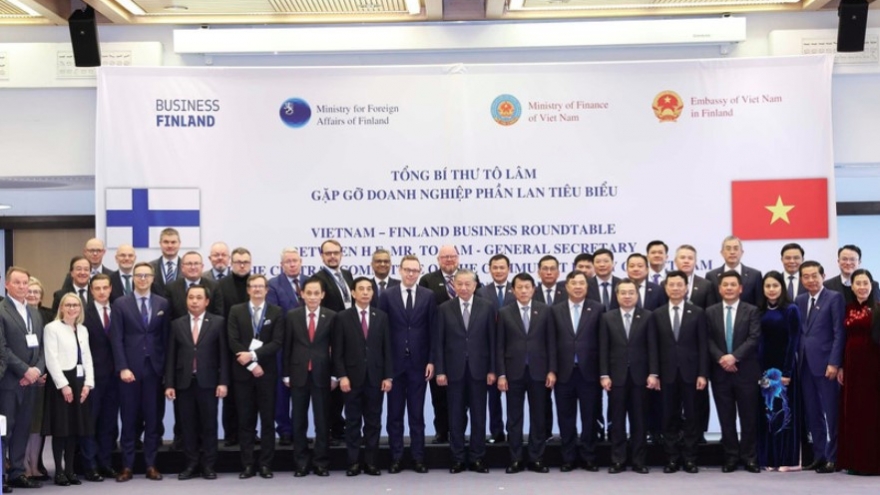 Vietnamese Party chief meets with representatives of leading Finnish firms