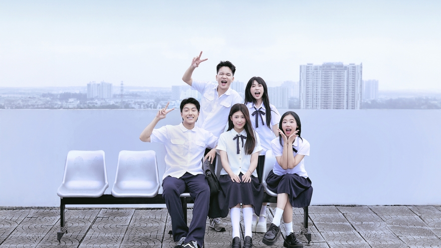 PiaLinh hóa nữ sinh “con nhà người ta” trong MV đậm chất thanh xuân