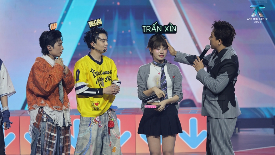 Pháo làm bạn gái của Negav, ghen tuông trên sân khấu Anh trai "Say hi"