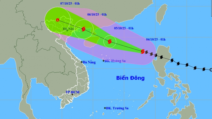 Bão số 11 giật cấp 14 cách đặc khu Hoàng Sa khoảng 570km, đang mạnh lên rất nhanh