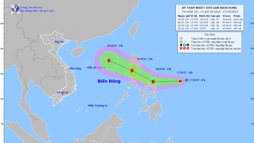 Áp thấp nhiệt đới gần Biển Đông có khả năng mạnh lên thành bão