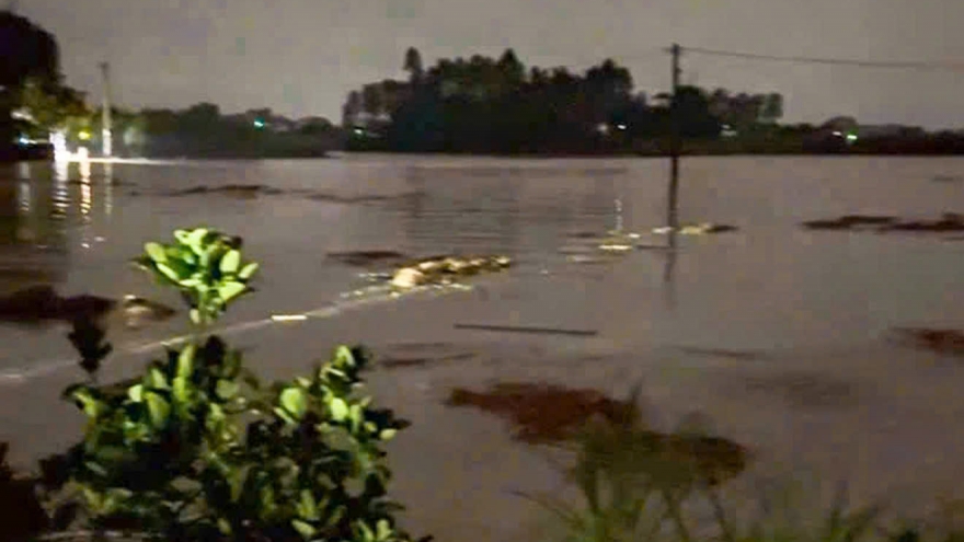 Tràn nước đê bối ở xã Tiên Lục, Bắc Ninh khẩn cấp di dân khỏi vùng lũ