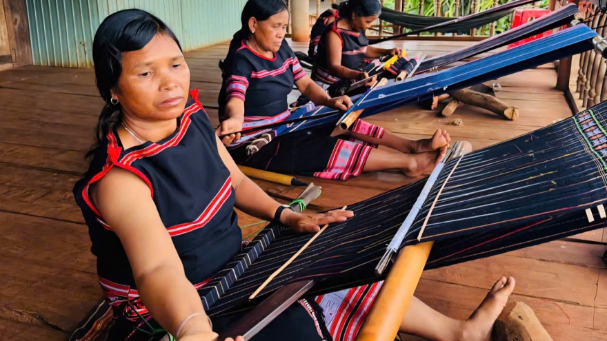 Đưa nghề dệt thành sản phẩm du lịch hấp dẫn ở làng Kép, Gia Lai