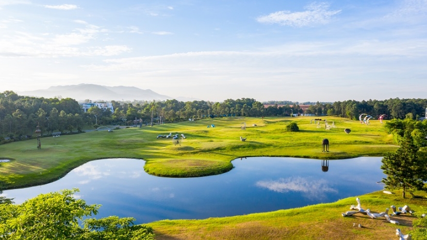 Art In The Forest: 10 năm phiêu du với nghệ thuật đương đại của Flamingo